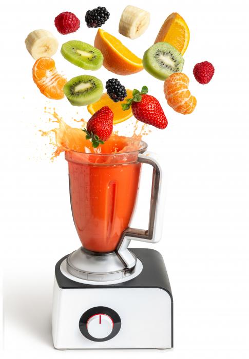 Fruits dans un blender professionnel